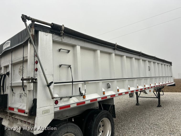 image for item ET6690 1997 Mac grain trailer