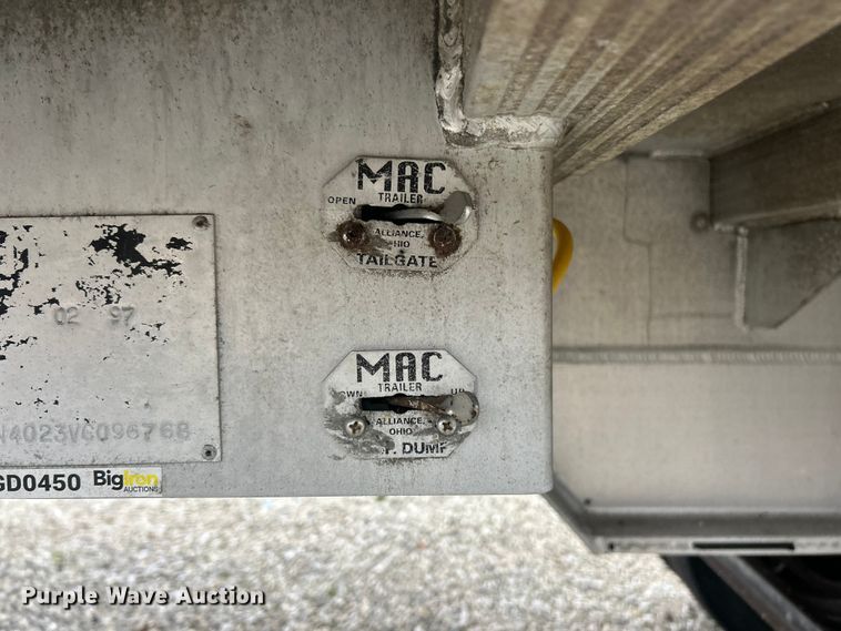 image for item ET6690 1997 Mac grain trailer