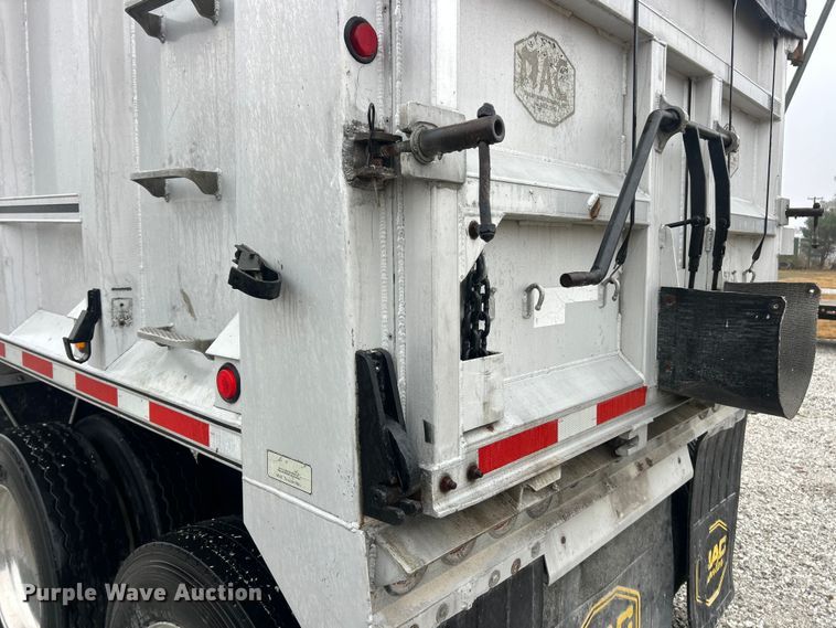 image for item ET6690 1997 Mac grain trailer