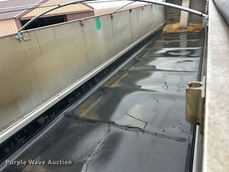 image for item ET6690 1997 Mac grain trailer