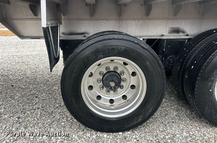 image for item ET6690 1997 Mac grain trailer