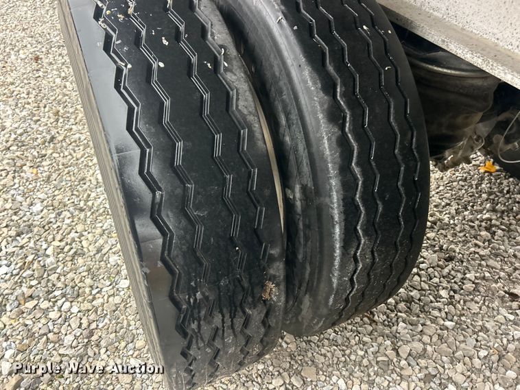 image for item ET6690 1997 Mac grain trailer