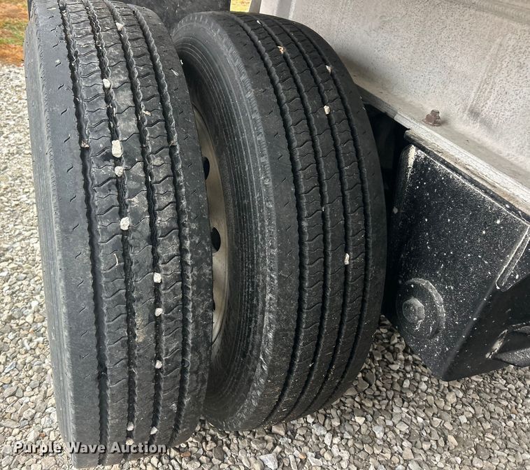 image for item ET6690 1997 Mac grain trailer