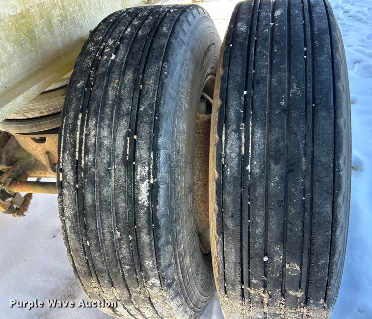 image for item ET6773 1985 Ravens 54441 flatbed trailer