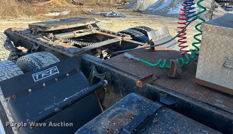 image for item ET6775 1990 International F-8300 semi truck