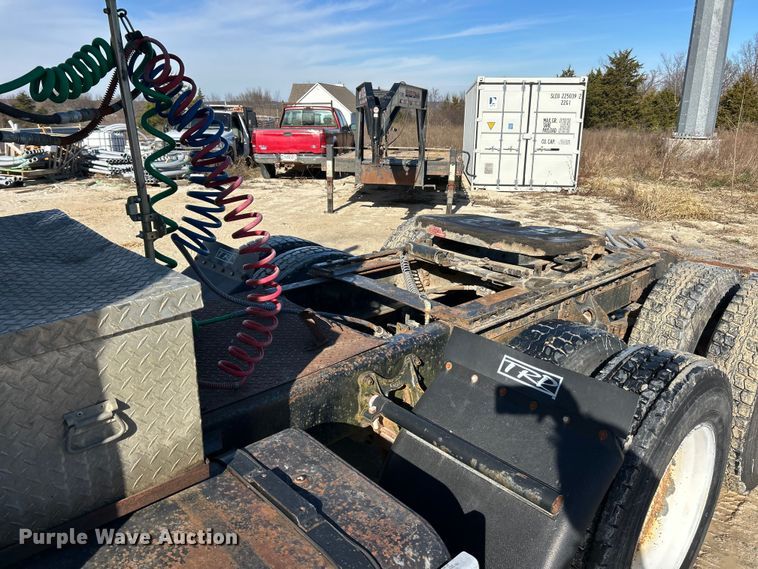 image for item ET6775 1990 International F-8300 semi truck