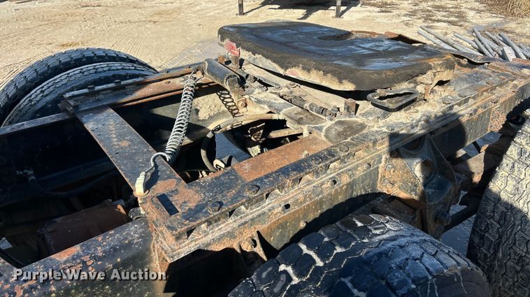 image for item ET6775 1990 International F-8300 semi truck