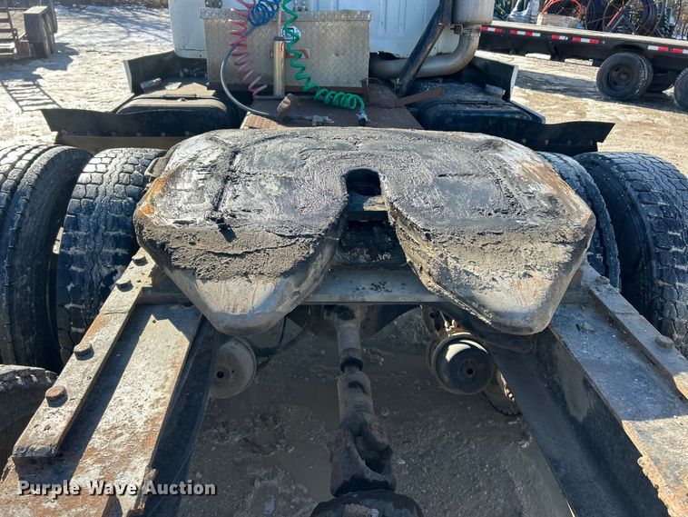 image for item ET6775 1990 International F-8300 semi truck