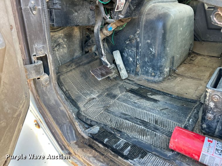 image for item ET6775 1990 International F-8300 semi truck