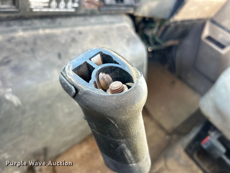 image for item ET6775 1990 International F-8300 semi truck