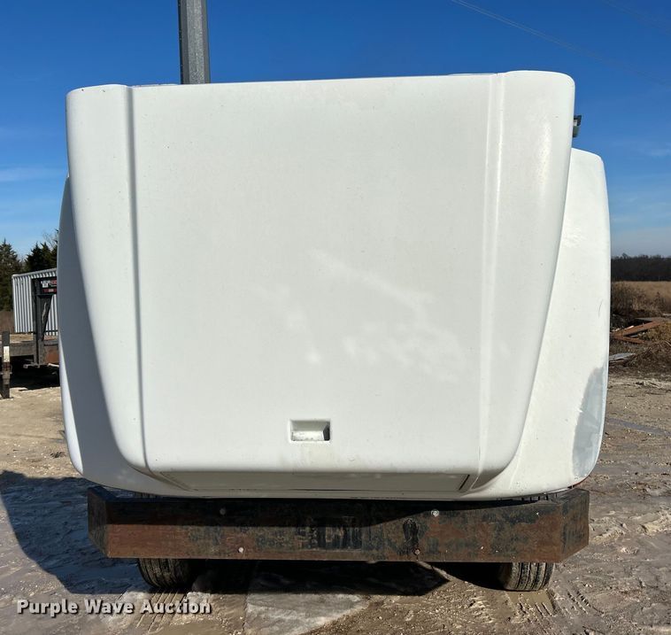 image for item ET6775 1990 International F-8300 semi truck