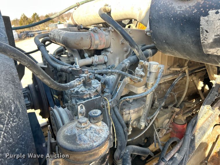 image for item ET6775 1990 International F-8300 semi truck