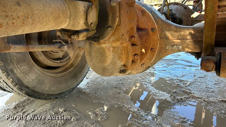 image for item ET6775 1990 International F-8300 semi truck