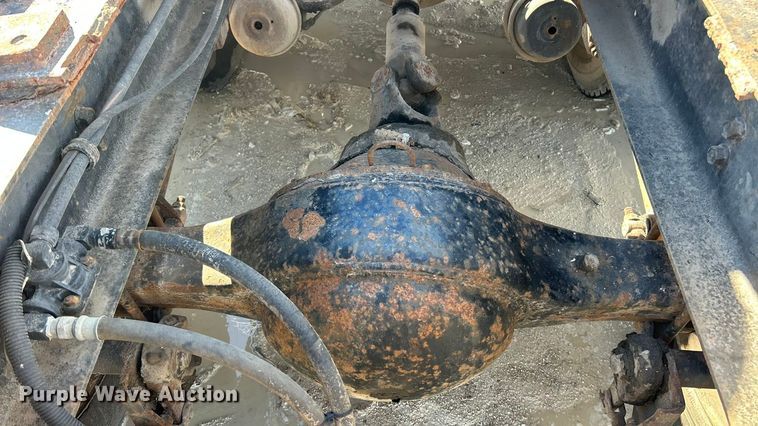 image for item ET6775 1990 International F-8300 semi truck