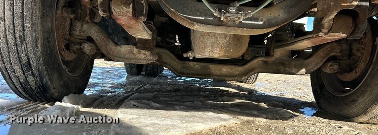 image for item ET6775 1990 International F-8300 semi truck