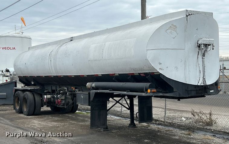 image for item ET6779 1972 Fruehauf tank trailer