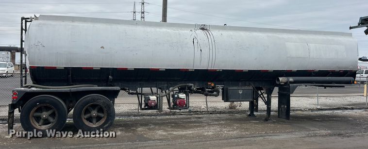 image for item ET6779 1972 Fruehauf tank trailer