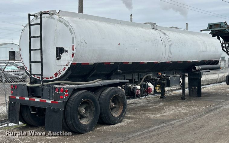 image for item ET6779 1972 Fruehauf tank trailer