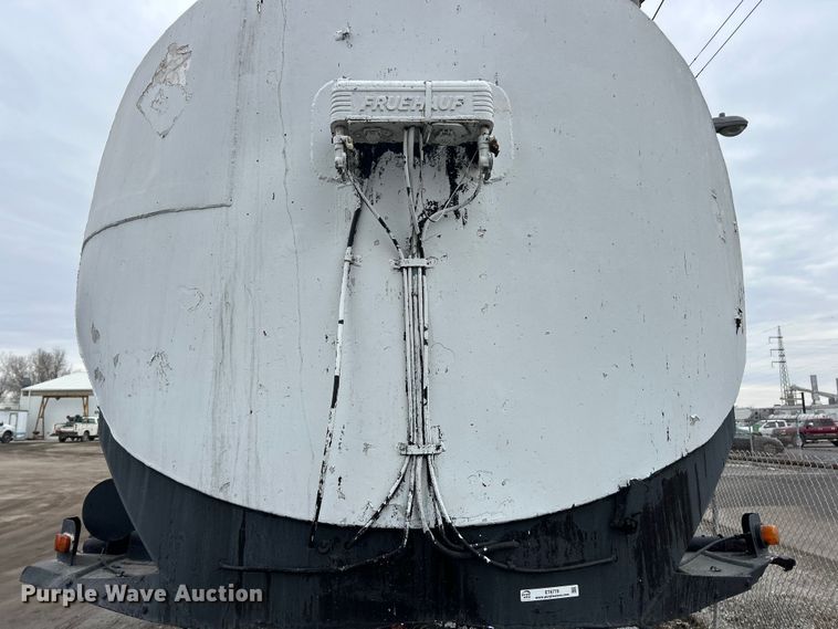 image for item ET6779 1972 Fruehauf tank trailer