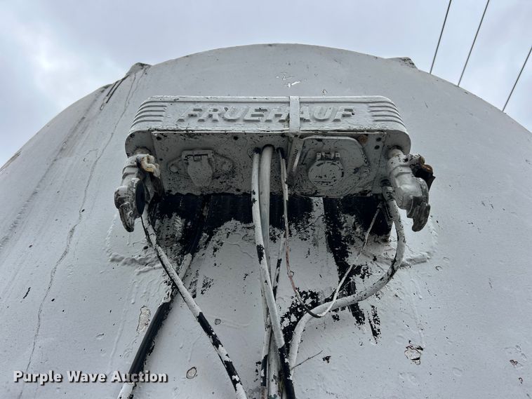 image for item ET6779 1972 Fruehauf tank trailer