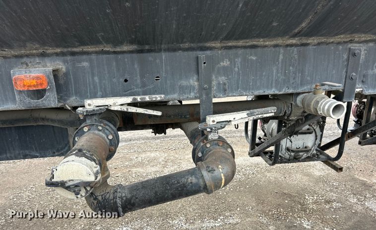 image for item ET6779 1972 Fruehauf tank trailer