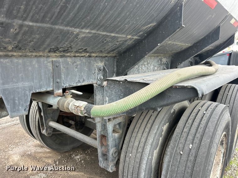 image for item ET6779 1972 Fruehauf tank trailer