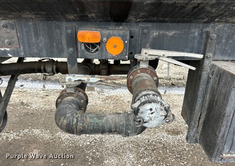 image for item ET6779 1972 Fruehauf tank trailer