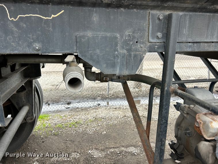 image for item ET6779 1972 Fruehauf tank trailer