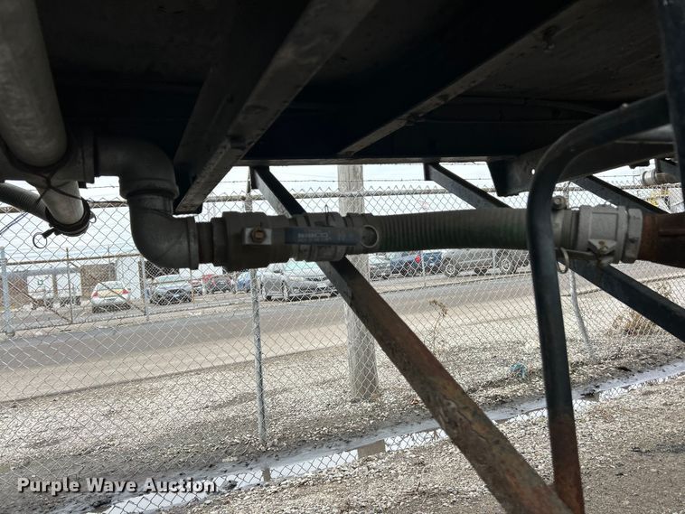 image for item ET6779 1972 Fruehauf tank trailer