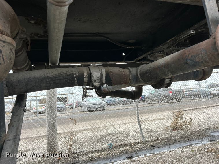 image for item ET6779 1972 Fruehauf tank trailer