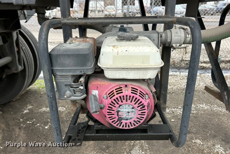 image for item ET6779 1972 Fruehauf tank trailer