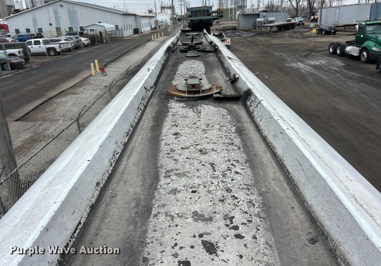 image for item ET6779 1972 Fruehauf tank trailer