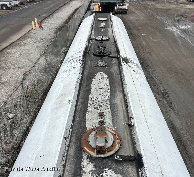 image for item ET6779 1972 Fruehauf tank trailer