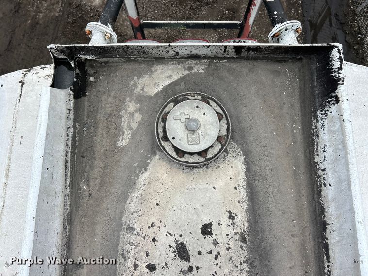 image for item ET6779 1972 Fruehauf tank trailer