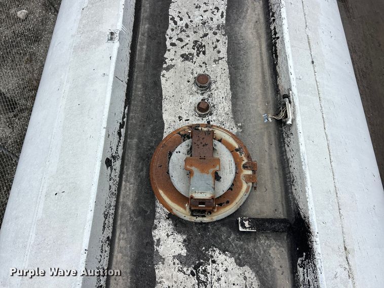 image for item ET6779 1972 Fruehauf tank trailer