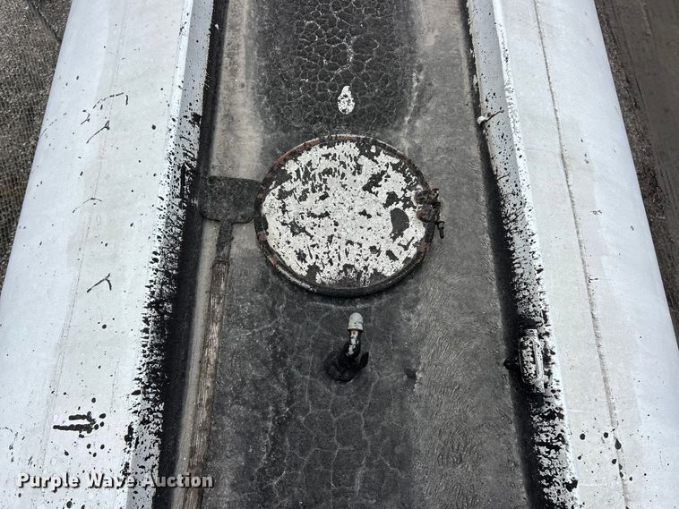 image for item ET6779 1972 Fruehauf tank trailer