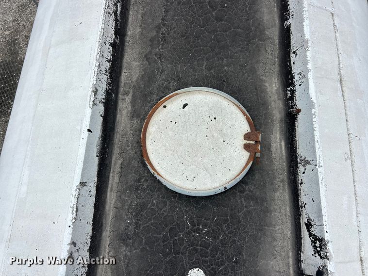 image for item ET6779 1972 Fruehauf tank trailer