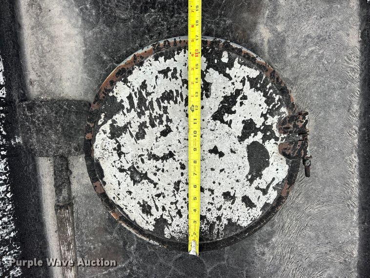 image for item ET6779 1972 Fruehauf tank trailer