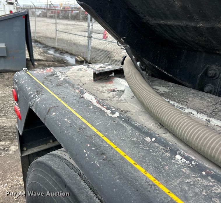 image for item ET6779 1972 Fruehauf tank trailer