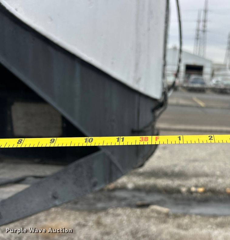 image for item ET6779 1972 Fruehauf tank trailer