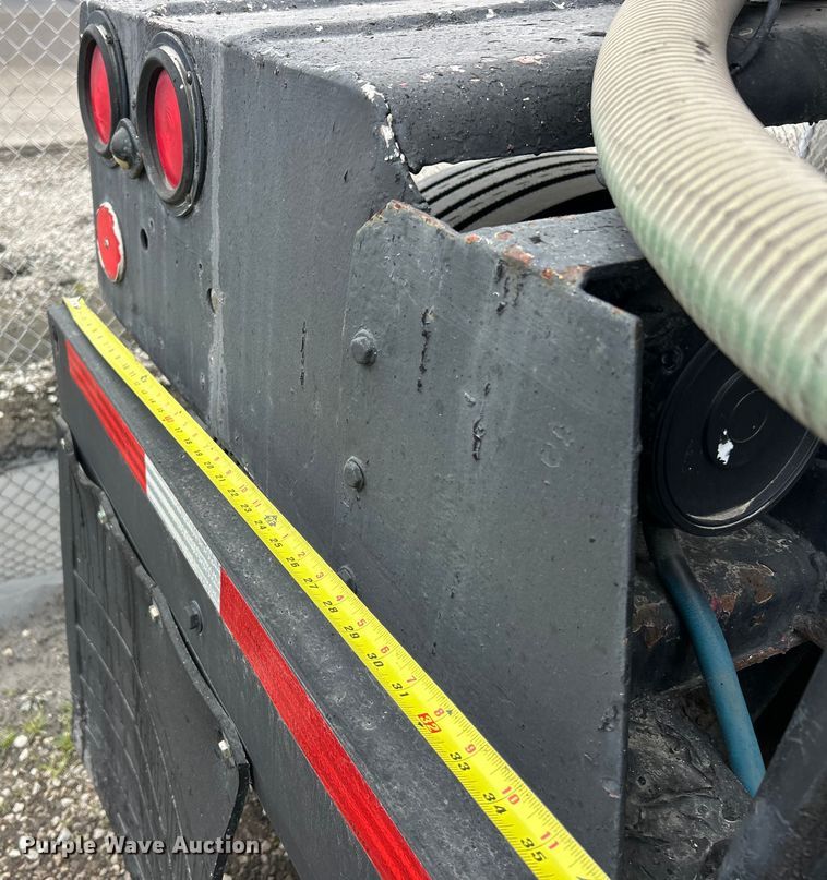 image for item ET6779 1972 Fruehauf tank trailer