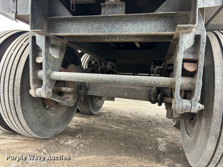 image for item ET6779 1972 Fruehauf tank trailer