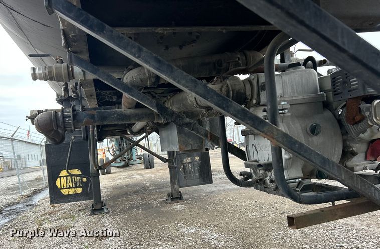 image for item ET6779 1972 Fruehauf tank trailer