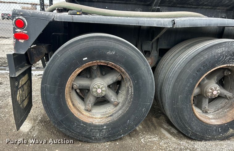 image for item ET6779 1972 Fruehauf tank trailer