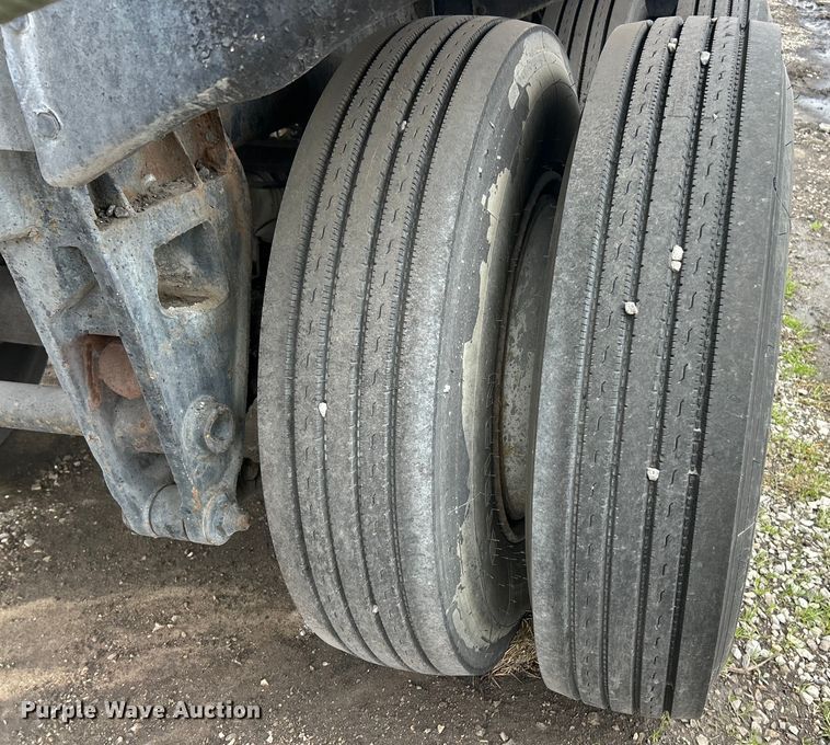 image for item ET6779 1972 Fruehauf tank trailer