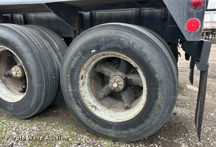 image for item ET6779 1972 Fruehauf tank trailer