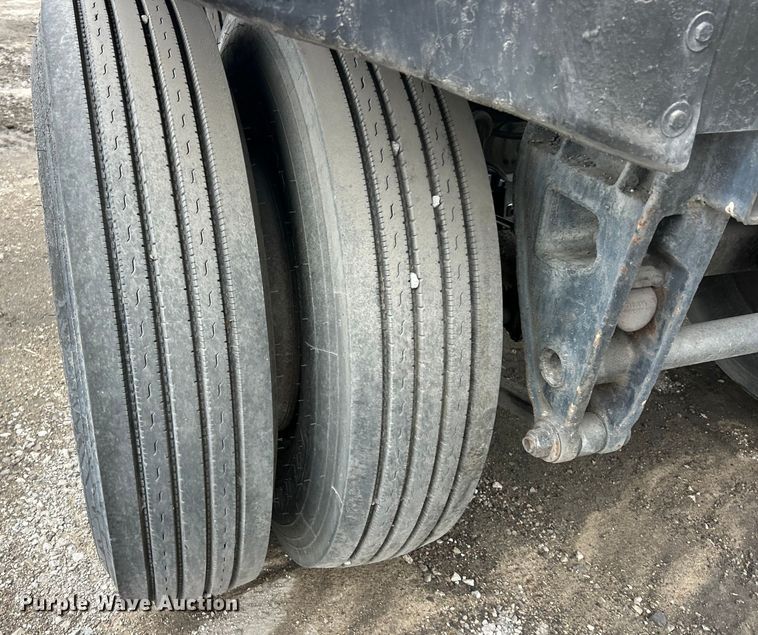 image for item ET6779 1972 Fruehauf tank trailer