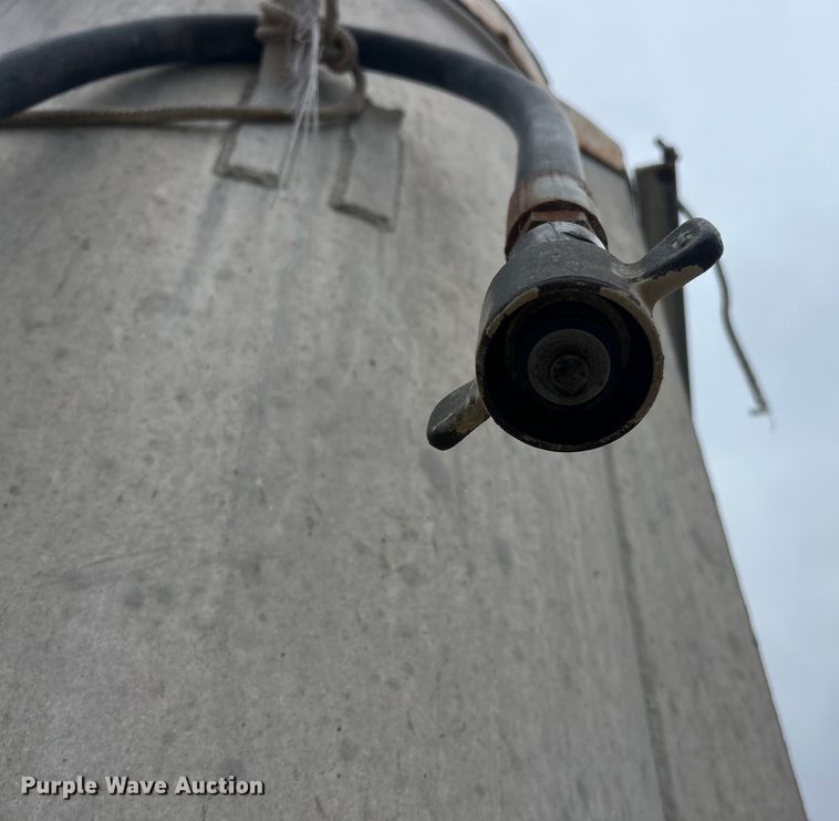 image for item ET6788 1980 Mate end dump trailer