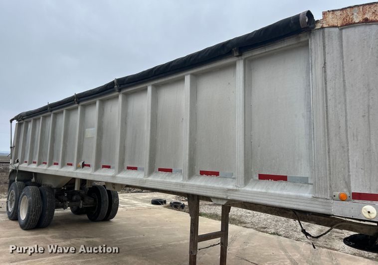 image for item ET6788 1980 Mate end dump trailer