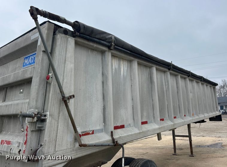 image for item ET6788 1980 Mate end dump trailer